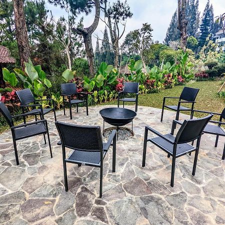 Cottonwood Exclusive Villa @Lembang Asri - Jacuzzi Playground Netflix Billyard Екстер'єр фото