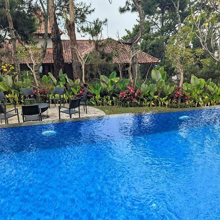 Cottonwood Exclusive Villa @Lembang Asri - Jacuzzi Playground Netflix Billyard Екстер'єр фото