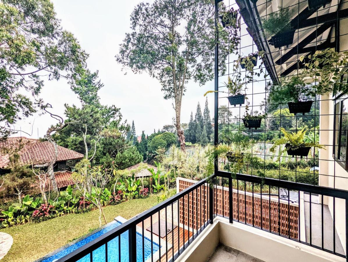 Cottonwood Exclusive Villa @Lembang Asri - Jacuzzi Playground Netflix Billyard Екстер'єр фото