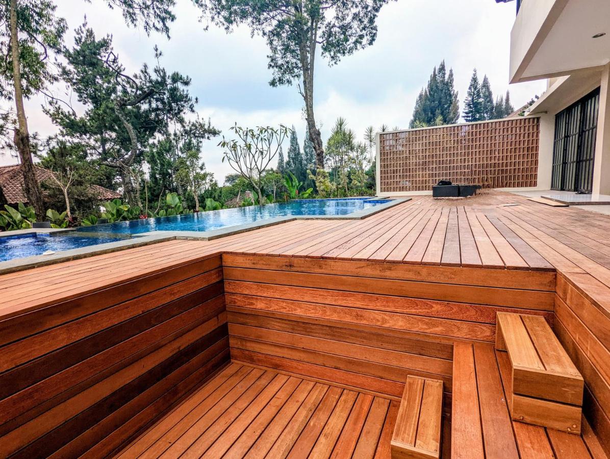 Cottonwood Exclusive Villa @Lembang Asri - Jacuzzi Playground Netflix Billyard Екстер'єр фото