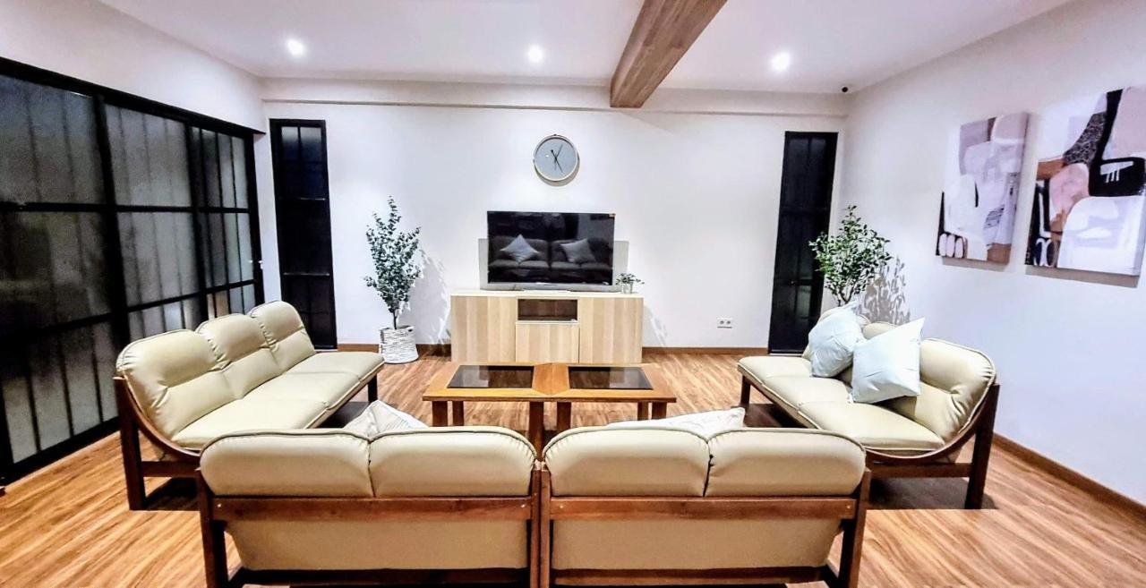 Cottonwood Exclusive Villa @Lembang Asri - Jacuzzi Playground Netflix Billyard Екстер'єр фото
