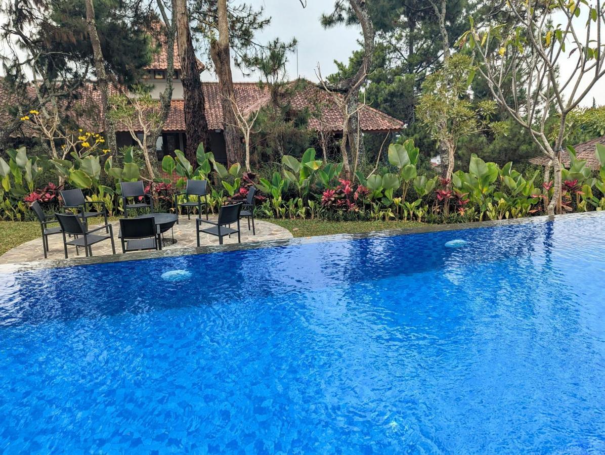 Cottonwood Exclusive Villa @Lembang Asri - Jacuzzi Playground Netflix Billyard Екстер'єр фото