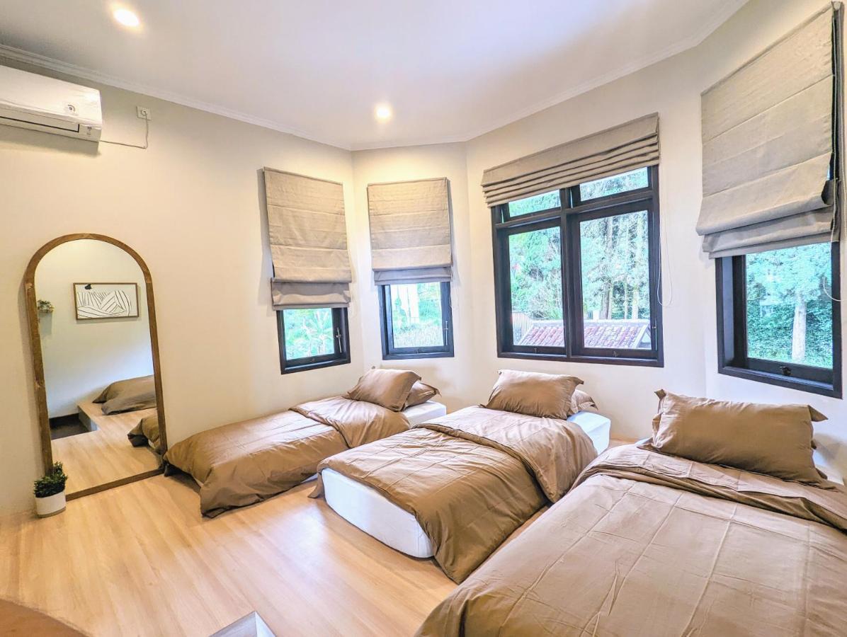 Cottonwood Exclusive Villa @Lembang Asri - Jacuzzi Playground Netflix Billyard Екстер'єр фото